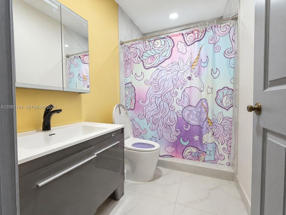 For Sale: $375,000 (2 beds, 2 baths, 1048 Square Feet)