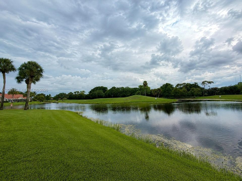 For Sale: $375,000 (2 beds, 2 baths, 1048 Square Feet)