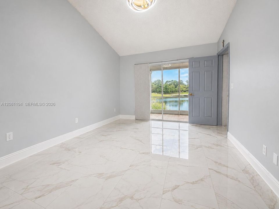 For Sale: $375,000 (2 beds, 2 baths, 1048 Square Feet)