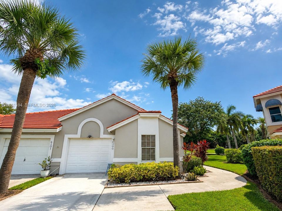 For Sale: $375,000 (2 beds, 2 baths, 1048 Square Feet)
