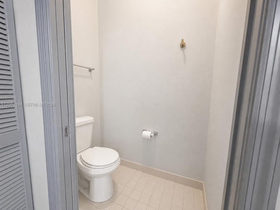 For Sale: $375,000 (2 beds, 2 baths, 1048 Square Feet)