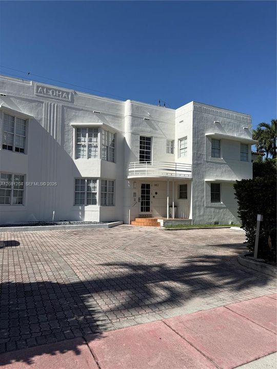 For Rent: $2,600 (1 beds, 1 baths, 650 Square Feet)