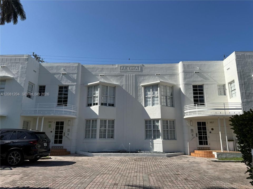 For Rent: $2,600 (1 beds, 1 baths, 650 Square Feet)