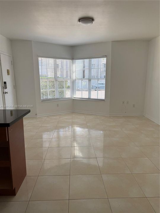 For Rent: $2,600 (1 beds, 1 baths, 650 Square Feet)