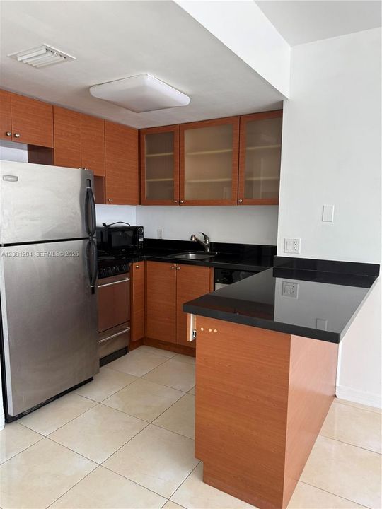 For Rent: $2,600 (1 beds, 1 baths, 650 Square Feet)