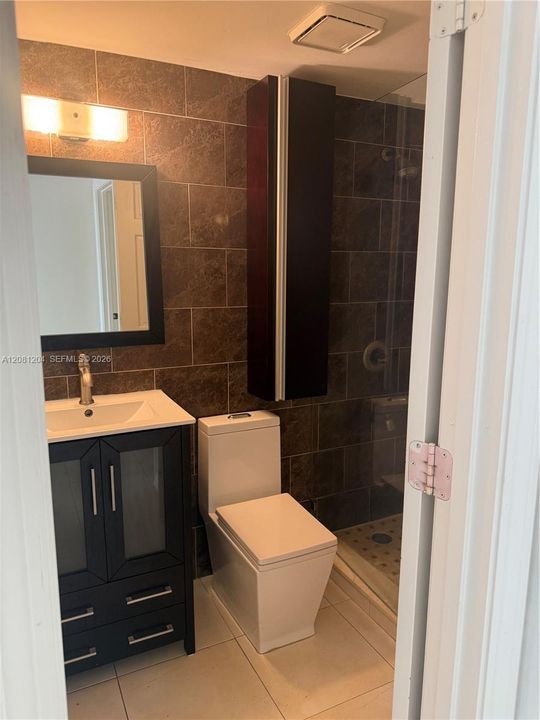 For Rent: $2,600 (1 beds, 1 baths, 650 Square Feet)
