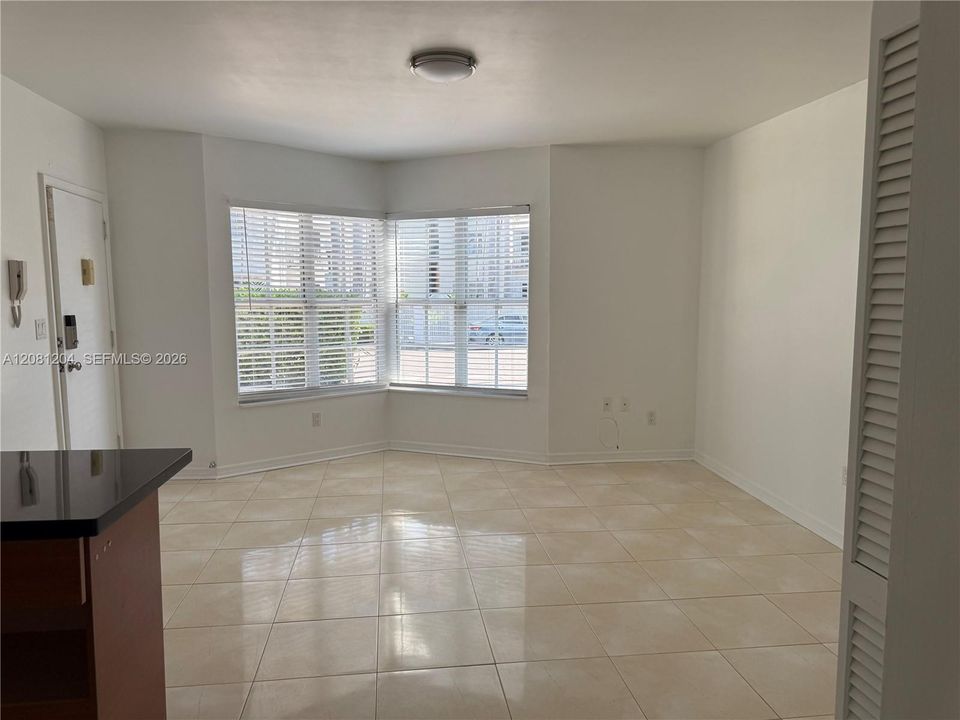 For Rent: $2,600 (1 beds, 1 baths, 650 Square Feet)