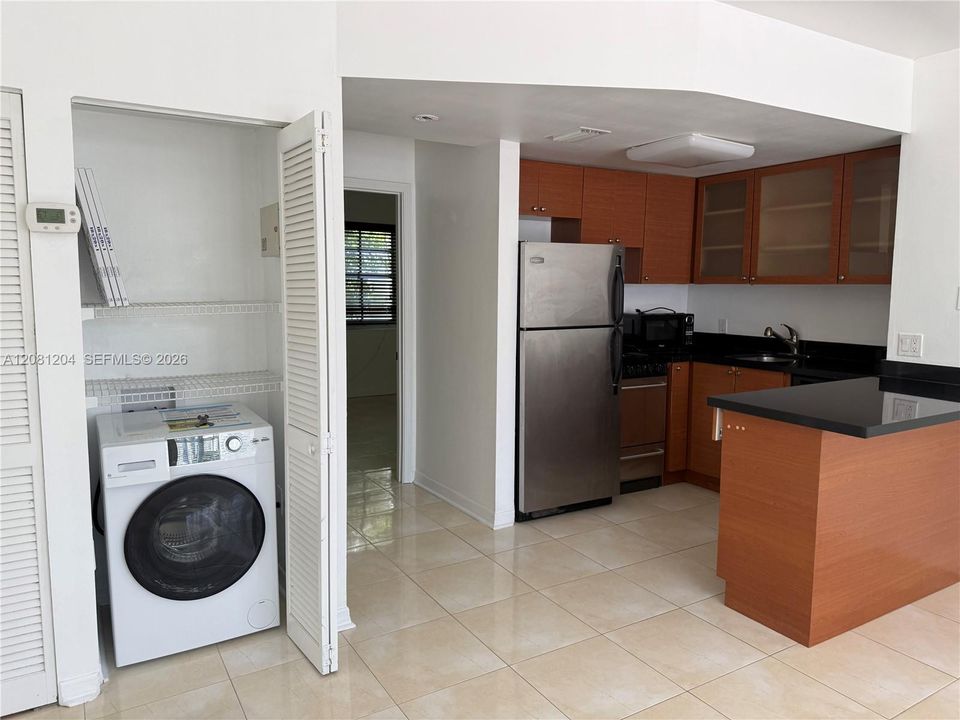 For Rent: $2,600 (1 beds, 1 baths, 650 Square Feet)