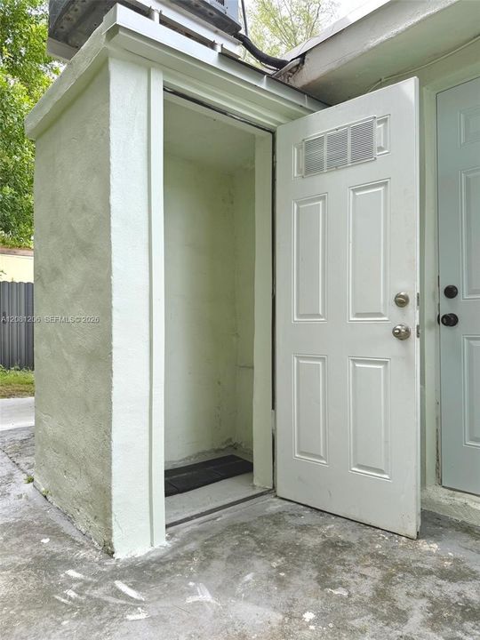 For Rent: $2,995 (2 beds, 1 baths, 1053 Square Feet)