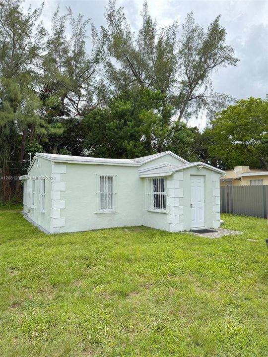 For Rent: $2,995 (2 beds, 1 baths, 1053 Square Feet)