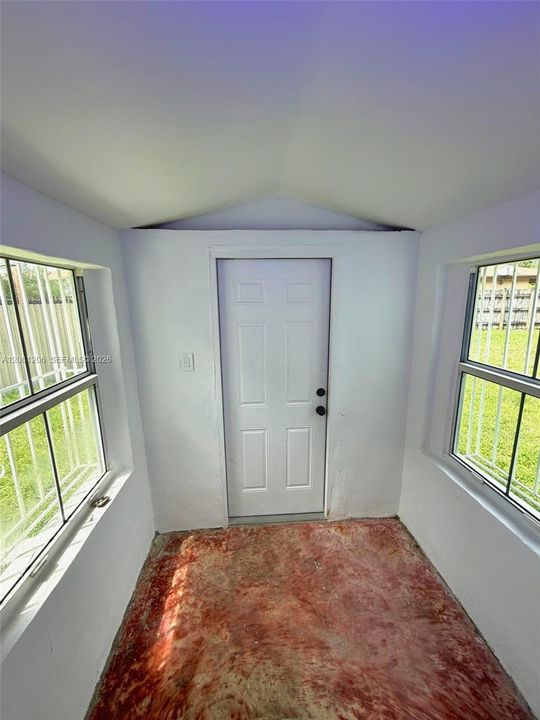 For Rent: $2,995 (2 beds, 1 baths, 1053 Square Feet)