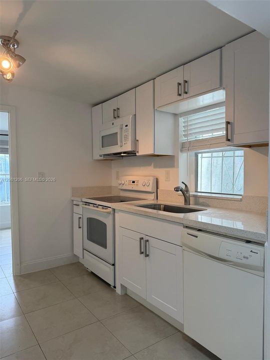 For Rent: $2,995 (2 beds, 1 baths, 1053 Square Feet)