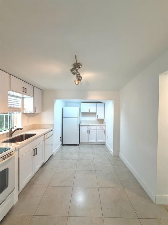 For Rent: $2,995 (2 beds, 1 baths, 1053 Square Feet)