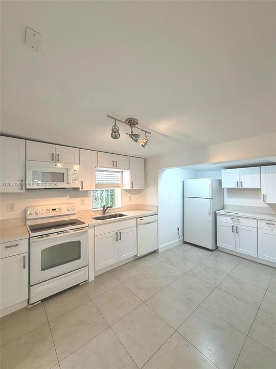 For Rent: $2,995 (2 beds, 1 baths, 1053 Square Feet)