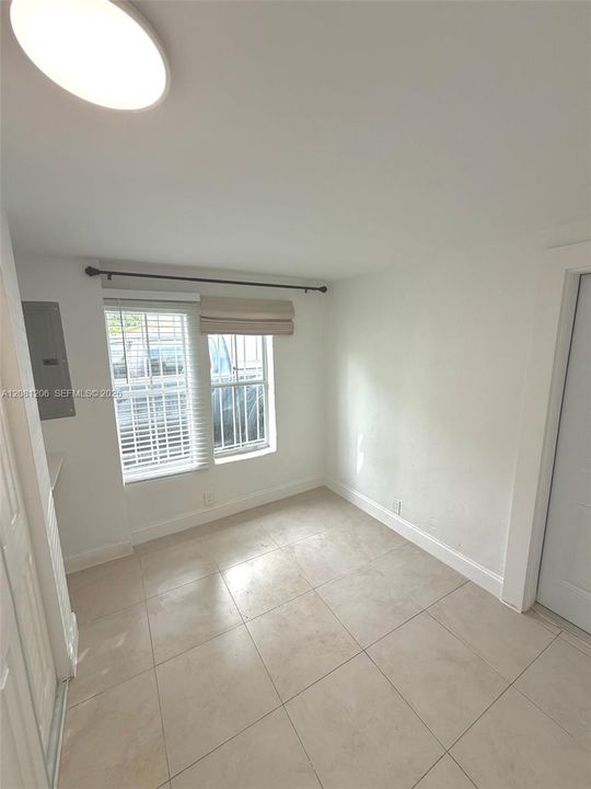 For Rent: $2,995 (2 beds, 1 baths, 1053 Square Feet)