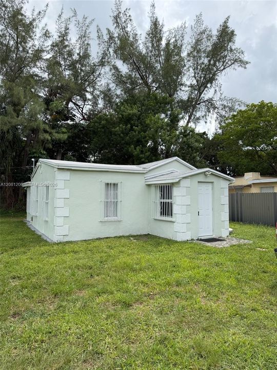For Rent: $2,995 (2 beds, 1 baths, 1053 Square Feet)