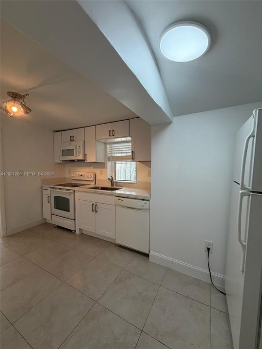 For Rent: $2,995 (2 beds, 1 baths, 1053 Square Feet)