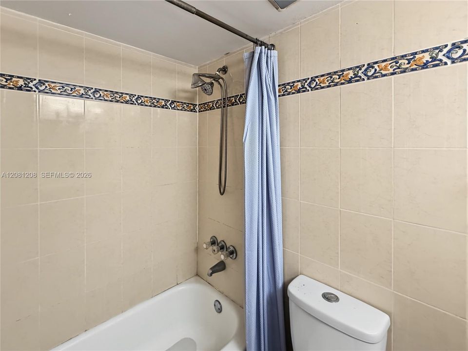Под контрактом: $1,750 (1 спален, 1 ванн, 620 Квадратных фут)