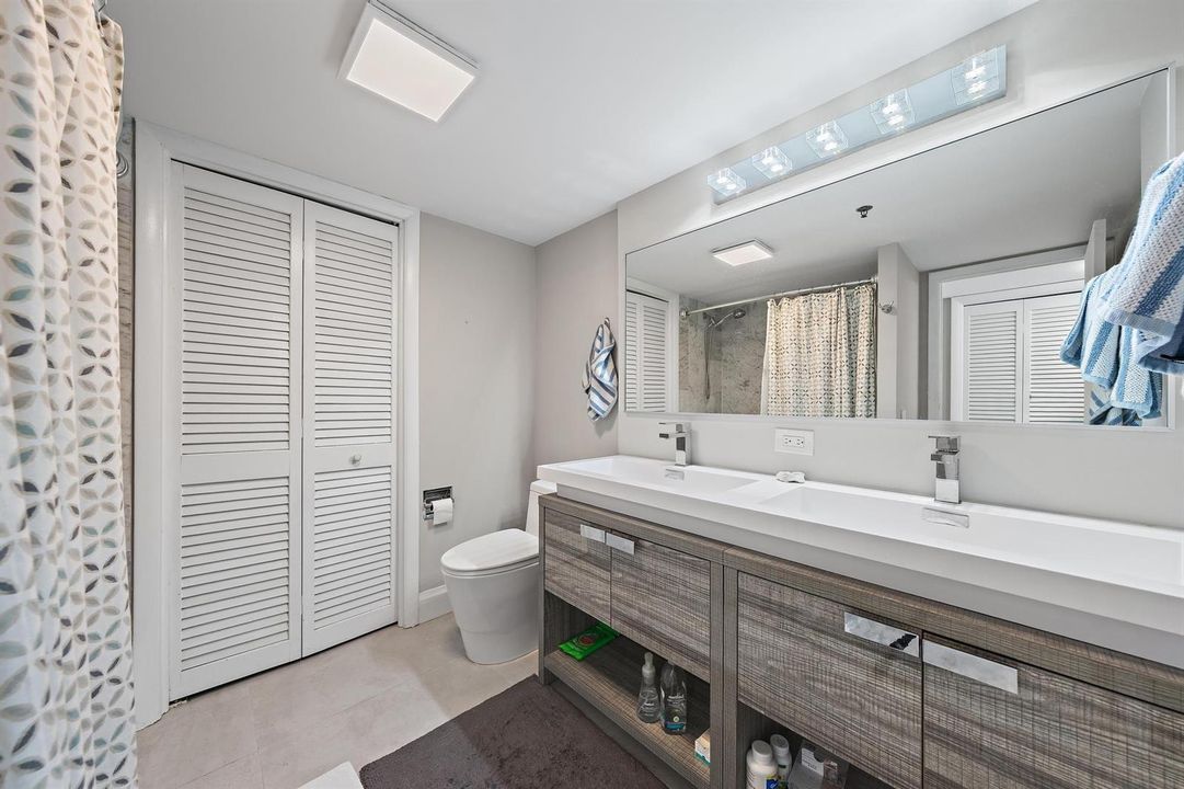 Primary Bathroom (2)