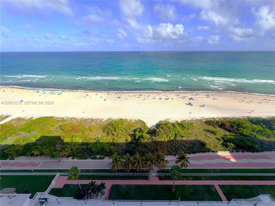 For Rent: $4,500 (1 beds, 2 baths, 930 Square Feet)