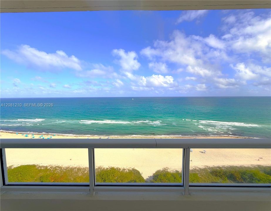 For Rent: $4,500 (1 beds, 2 baths, 930 Square Feet)