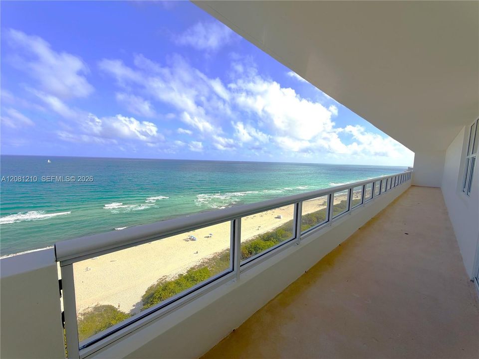 For Rent: $4,500 (1 beds, 2 baths, 930 Square Feet)