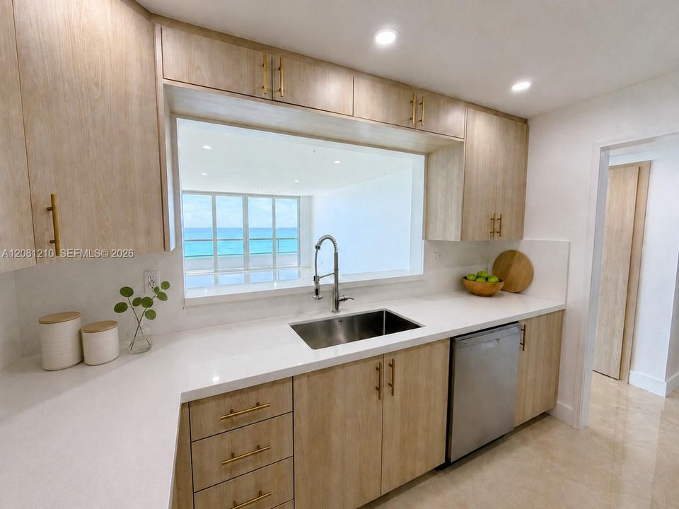 For Rent: $4,500 (1 beds, 2 baths, 930 Square Feet)