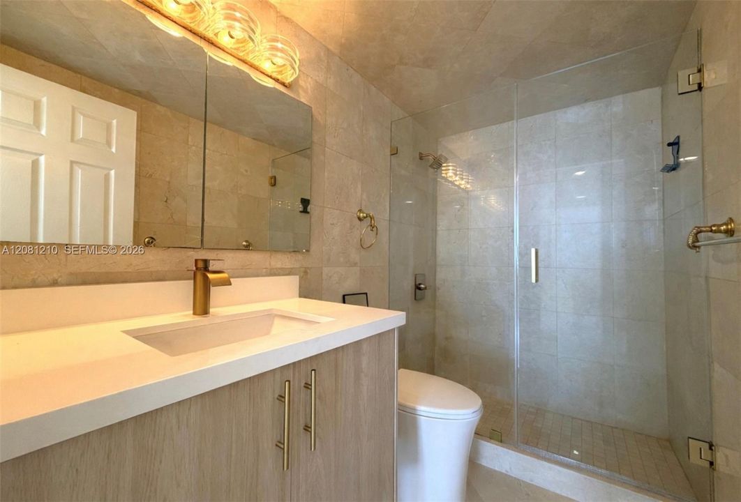 For Rent: $4,500 (1 beds, 2 baths, 930 Square Feet)