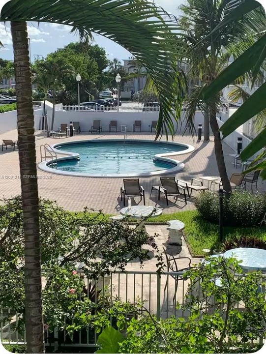 For Rent: $2,100 (1 beds, 1 baths, 375 Square Feet)