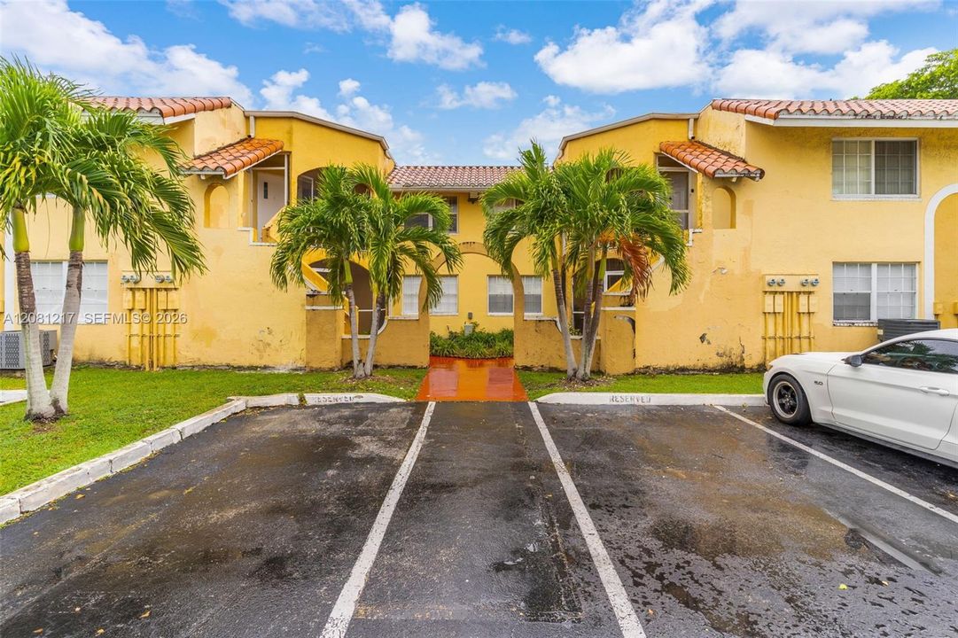 For Rent: $2,300 (2 beds, 2 baths, 1000 Square Feet)