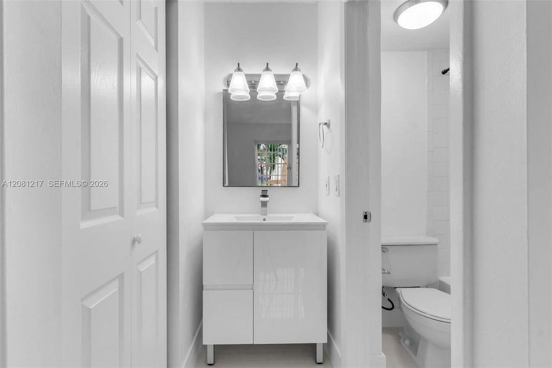 For Rent: $2,300 (2 beds, 2 baths, 1000 Square Feet)