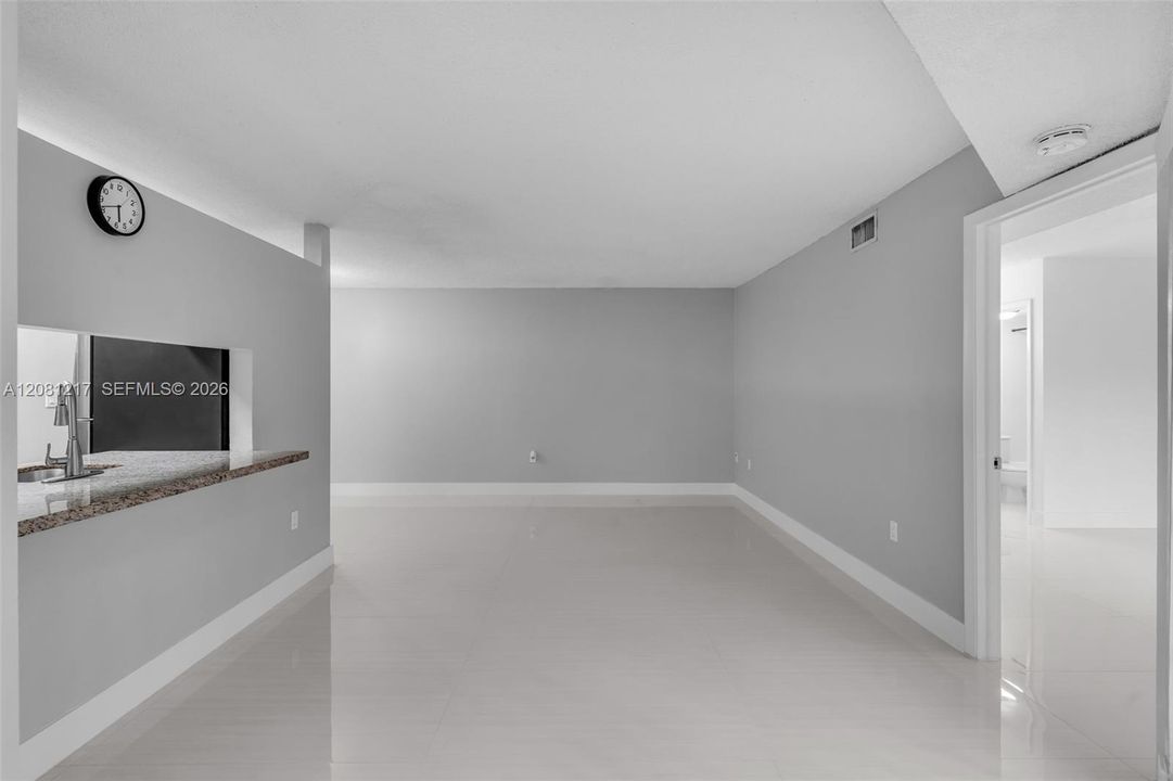 For Rent: $2,300 (2 beds, 2 baths, 1000 Square Feet)