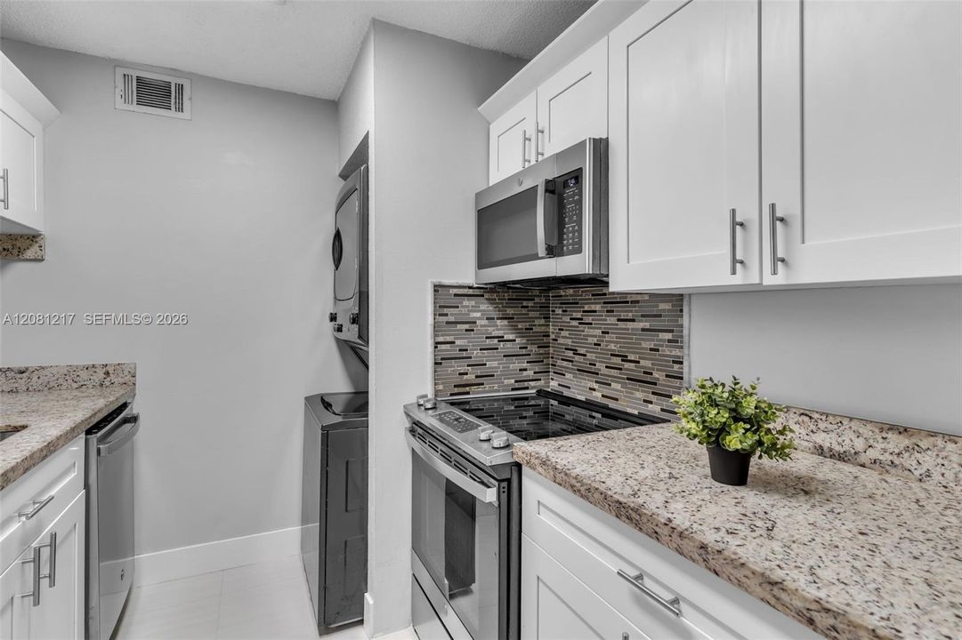 For Rent: $2,300 (2 beds, 2 baths, 1000 Square Feet)