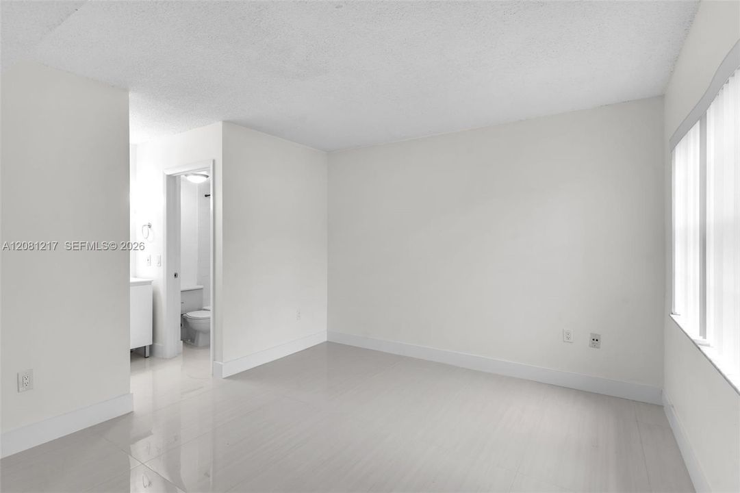 For Rent: $2,300 (2 beds, 2 baths, 1000 Square Feet)