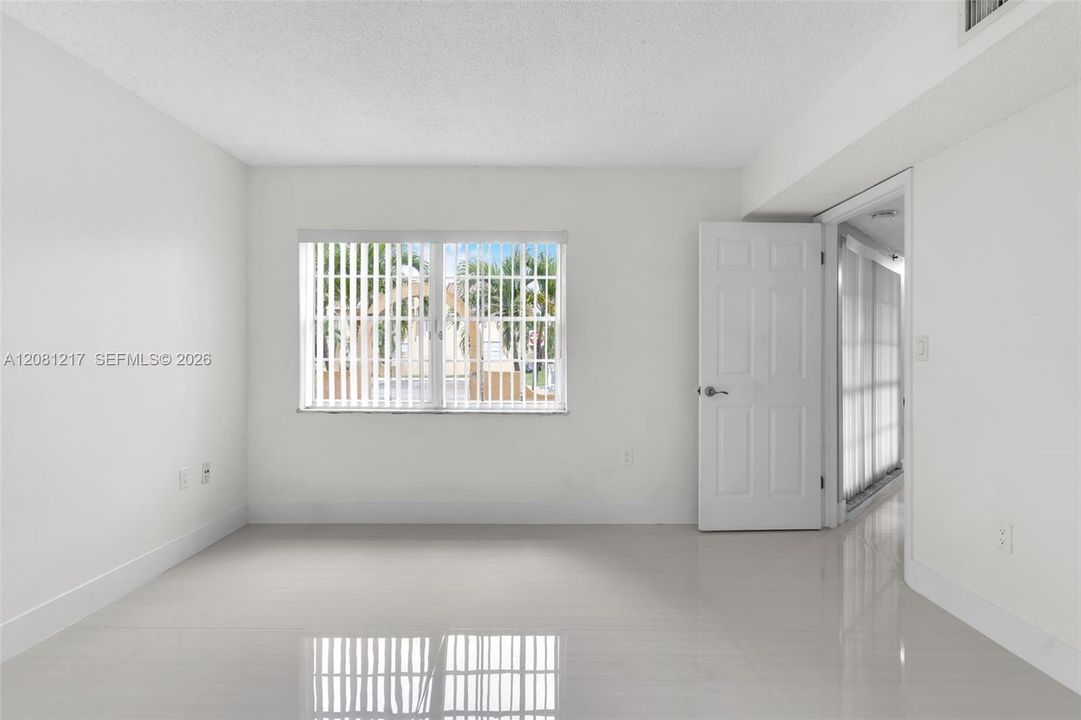For Rent: $2,300 (2 beds, 2 baths, 1000 Square Feet)