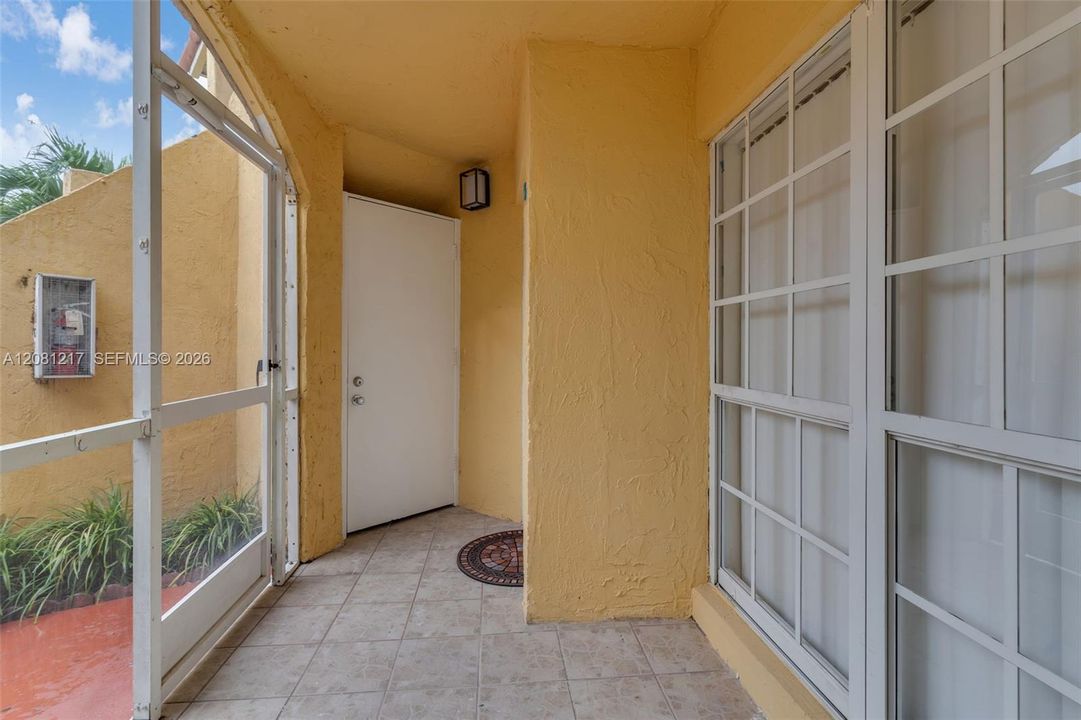 For Rent: $2,300 (2 beds, 2 baths, 1000 Square Feet)