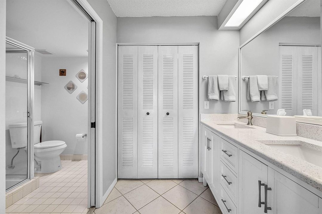 021-4735LucerneLakesBoulevardWest-402-La