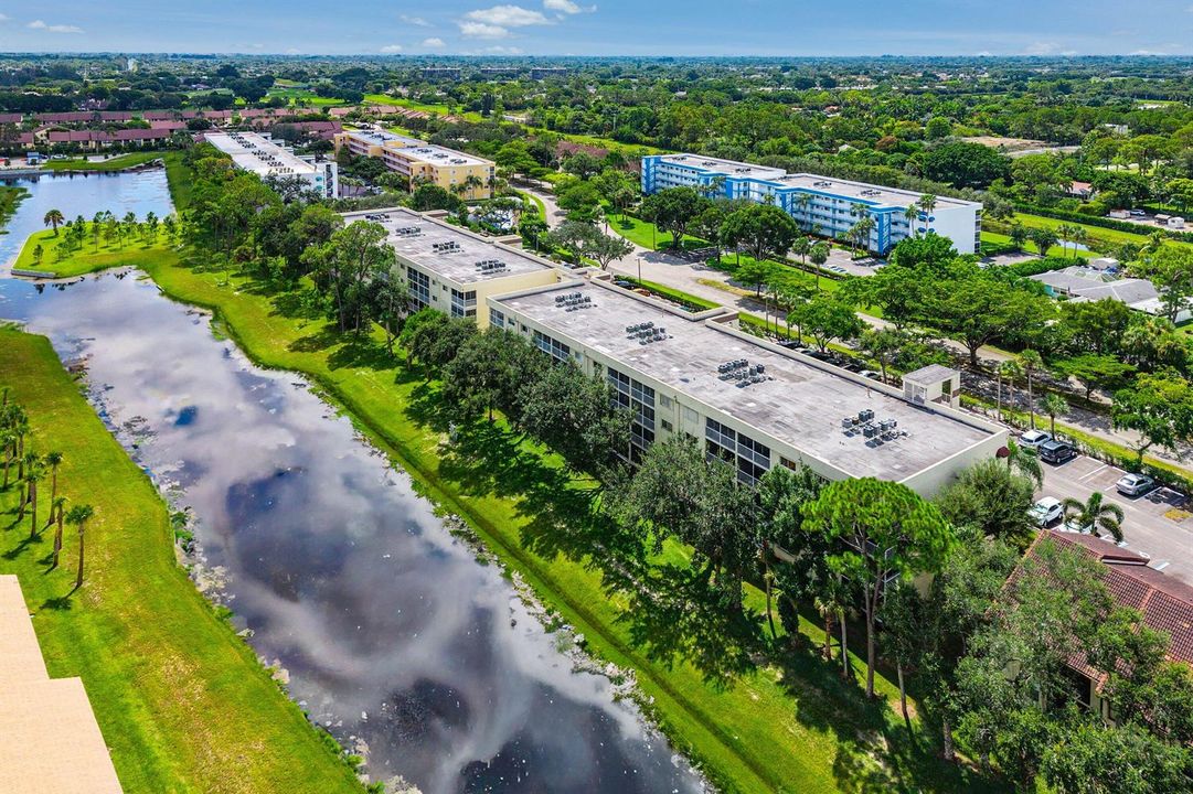 040-4735LucerneLakesBoulevardWest-402-La