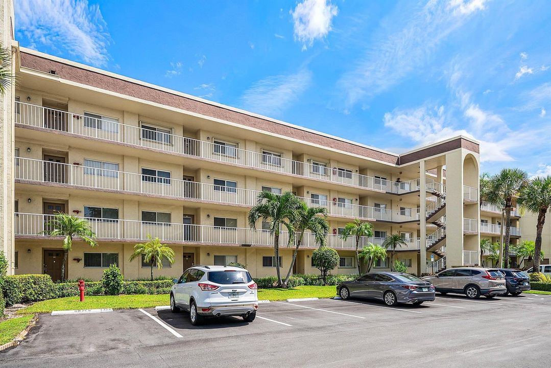 002-4735LucerneLakesBoulevardWest-402-La