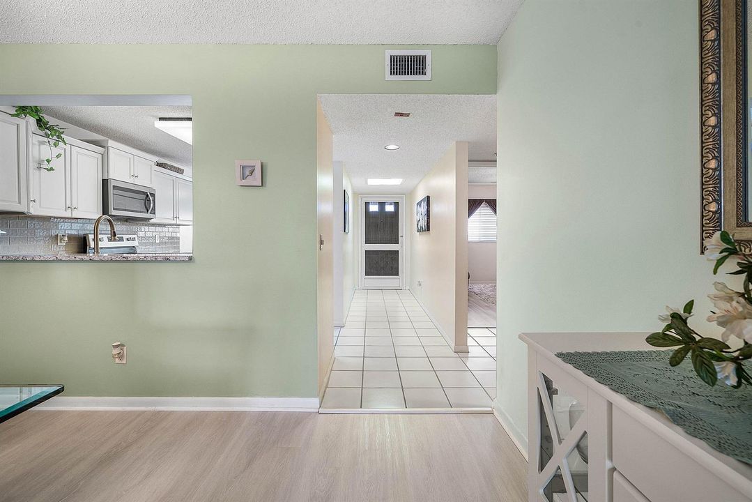 005-4735LucerneLakesBoulevardWest-402-La