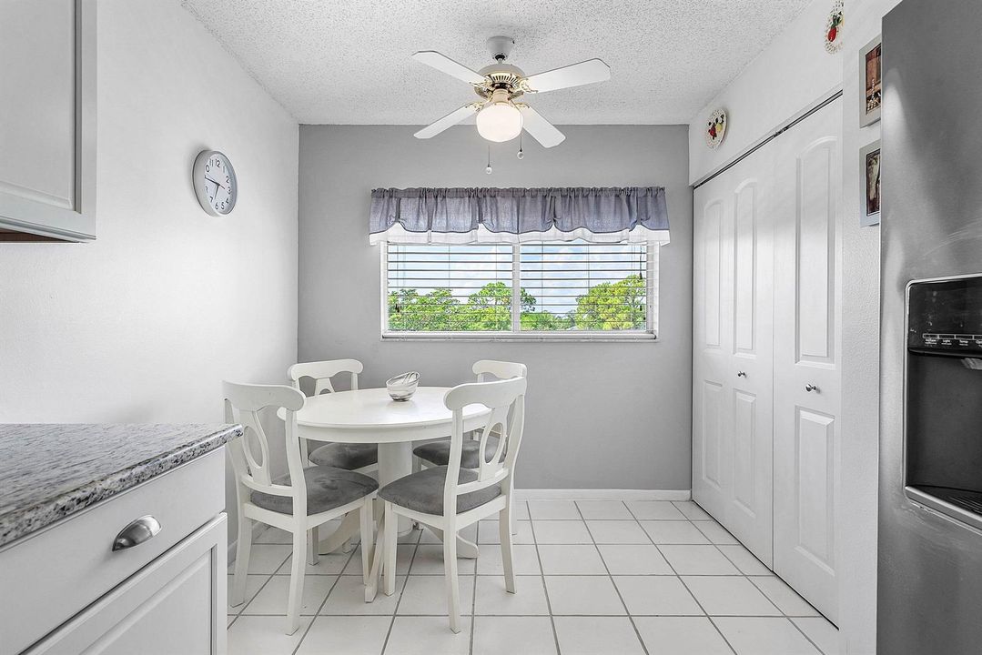 009-4735LucerneLakesBoulevardWest-402-La