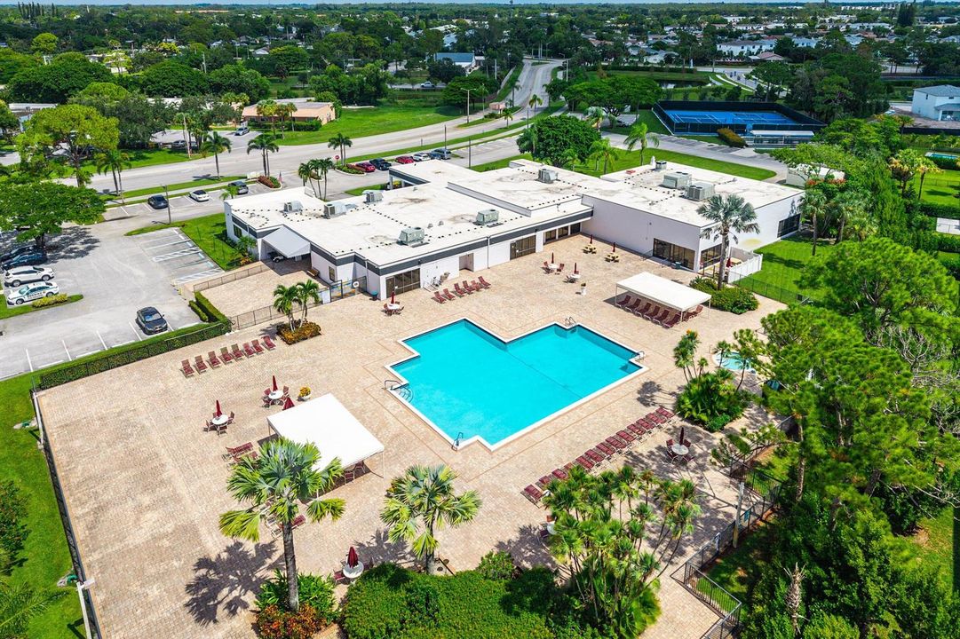 042-4735LucerneLakesBoulevardWest-402-La