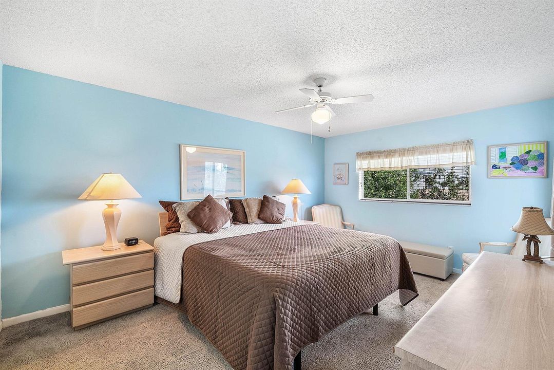 019-4735LucerneLakesBoulevardWest-402-La