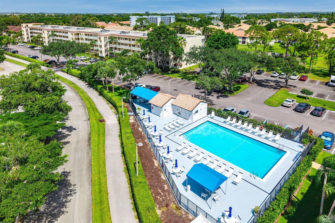 043-4735LucerneLakesBoulevardWest-402-La