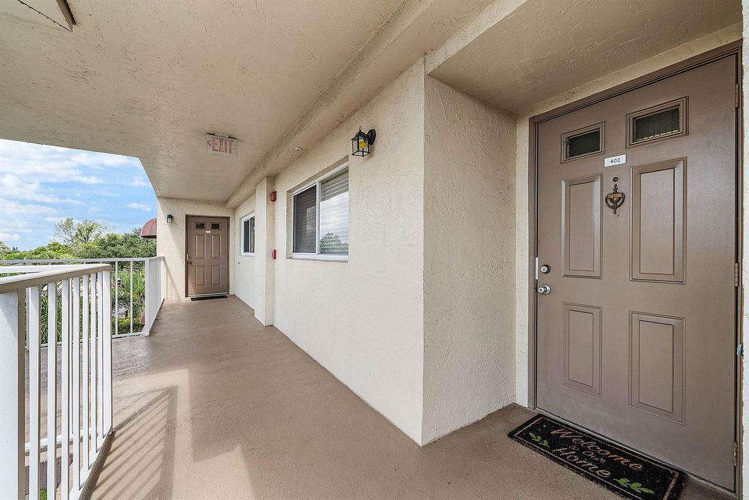 004-4735LucerneLakesBoulevardWest-402-La