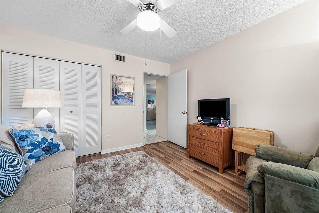 026-4735LucerneLakesBoulevardWest-402-La