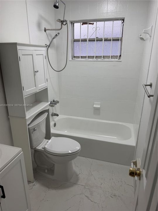 В аренду: $2,400 (2 спален, 1 ванн, 864 Квадратных фут)