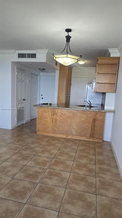 For Rent: $2,950 (1 beds, 1 baths, 726 Square Feet)