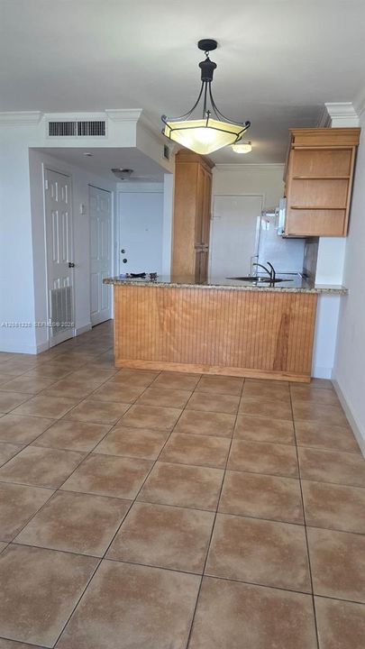 For Rent: $2,950 (1 beds, 1 baths, 726 Square Feet)