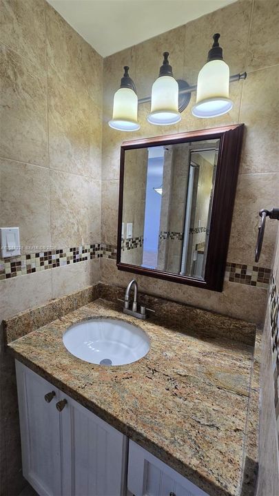 For Rent: $2,950 (1 beds, 1 baths, 726 Square Feet)
